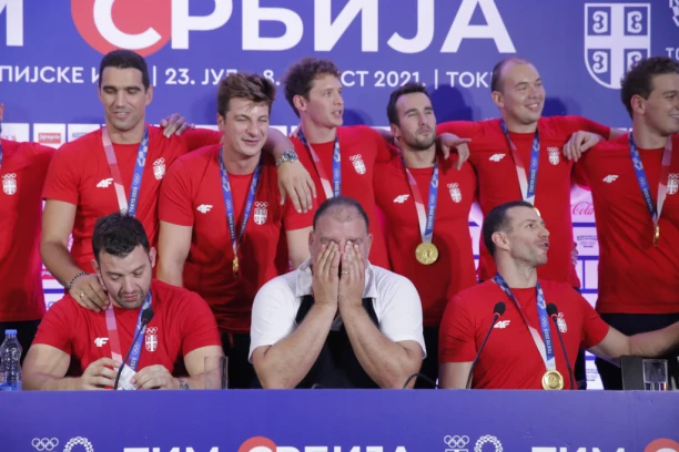 EMOCIJE SLOMILE DEJANA SAVIĆA! Delfini zapevali oproštajnu pesmu, selektor ZAPLAKAO PA OPSOVAO: Dajte mi da se smirim! (FOTO, VIDEO)