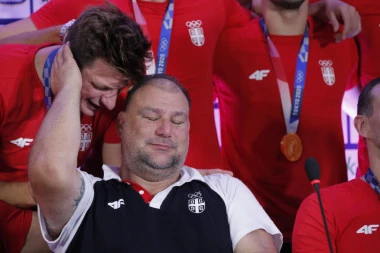 GORI SRBIJA! Oglasio se Dejan Savić!