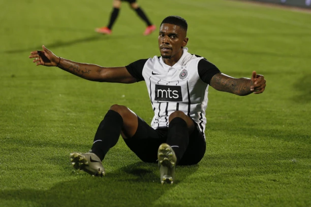 ZLATNA KOPAČKA STIŽE U HUMSKU? Rikardo Gomeš ispred Salaha i Levandovskog, napadač crno-belih pred neverovatnim priznanjem!