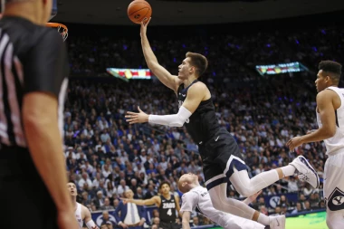 PETRUŠEV POKAZAO AMERIMA ŠTA ZNA: Zbog OVOG ZAKUCAVANJA se dive Srbinu (VIDEO)