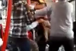 DRAMA U AUTOBUSU NA LINIJI 16! Čovek ušao u vozilo sa nožem! PUTNICI VRIŠTALI PA PANIČNO BEŽALI PO ULICI KAD JE VOZAČ OTVORIO VRATA!