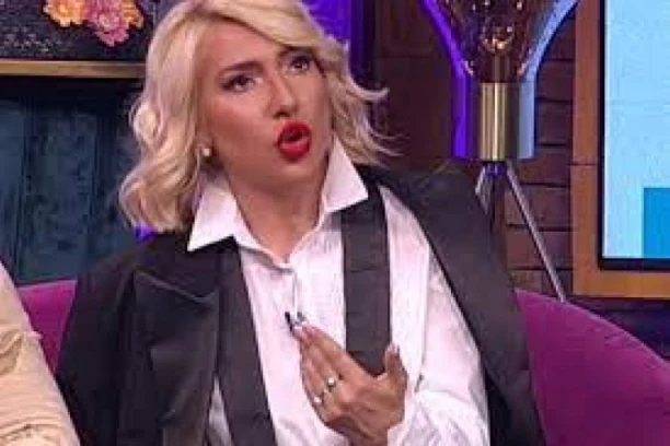JOVANA JEREMIĆ BRUTALNO ISPROZIVALA EMININOG BIVŠEG! Voditeljka ponizila Mustafu Sandala, a tek šta je o pevačici rekla!