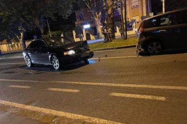 LANČANI SUDAR U BULEVARU OSLOBOĐENJA: Smrskani automobili, troje ljudi povređeno! (FOTO/VIDEO)