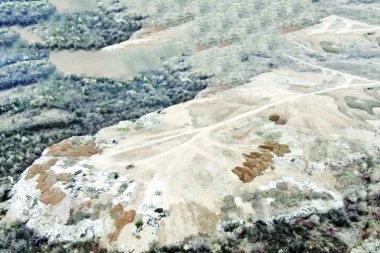 DIVLJA DEPONIJA GUŠI I KALUĐERICU: Trovač radi punom parom!