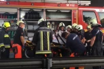 POGLEDAJTE SNIMAK JEZIVE SAOBRAĆAJKE U MAĐARSKOJ: Autobus sleteo s puta, vatrogasci izvlače žrtve! (FOTO/VIDEO)