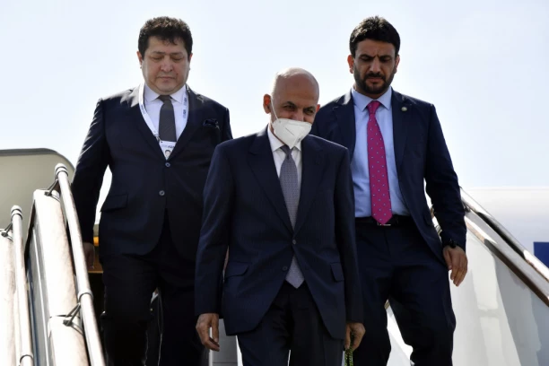 OTKRIVENO GDE SE SAKRIO ODBEGLI PREDSEDNIK AVGANISTANA! Dok njegov narod gine da napusti zemlju pred eksremistima on je našao OAZU LUKSUZA!