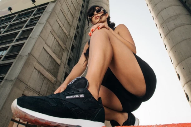 CLASSIC LEATHER Reebok i Buzz Sneaker Station donose siluetu koja ostavlja JEDINSTVENI TRAG
