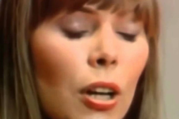 BILA JE PARALIZOVANA, DVA PUTA OSTAVLJALA DETE U DOMU! Pevačica se godinama borila sa ozbiljnim POREMEĆAJIMA, a onda se odala porocima!