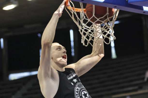 SMAILAGIĆ OTKRIO! Više ne ODGOVARA na OVE poruke!