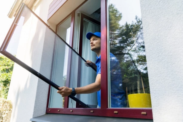 POČELE PRIJAVE ZA SUBVENCIJE ZA ZAMENU STOLARIJE: Država plaća i do 65 odsto, a mesečna ušteda na računima je i do 40 odsto! Evo ko može da konkuriše