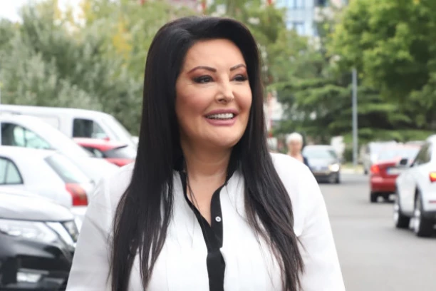 DRAGANA MIRKOVIĆ DOBILA SNAJKU: Šok vesti iz Beča, sin folk zvezde SVE objavio javno (FOTO)