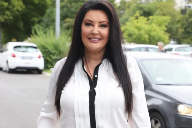 VELIKO SLAVLJE U DOMU DRAGANE MIRKOVIĆ: Pevačica EMOTIVNOM OBJAVOM čestitala sinu ROĐENDAN! (FOTO)