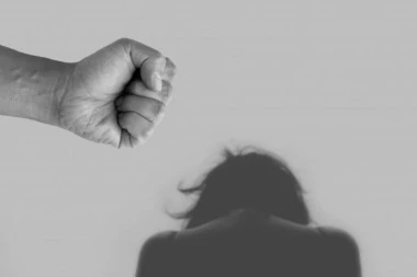 NEVEROVATNA ODBRANA UHAPŠENOG MLADIĆA ZBOG PREBIJANJA MAJKE: Tvrdi da se uopšte NE SEĆA šta je uradio