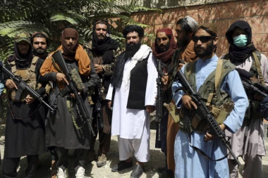 JEZIV ZLOČIN NA ULAZU NA KABULSKI AERODROM: Talibani pre eksplozije ubili DETE i dvoje ljudi!