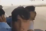 JEZIV SNIMAK IZ KABULA NEPOSREDNO PRE NEGO SU LJUDI PALI SA KRILA AVIONA (VIDEO)