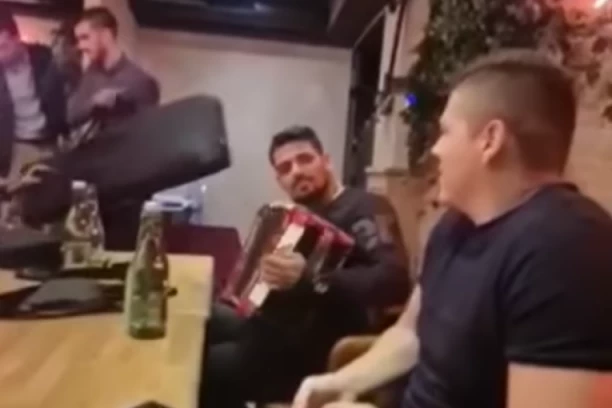 SLOBA RADANOVIĆ UHVAĆEN SA CIMEROM IZ ZADRUGE 1: Isplivao snimak iz noćnog života, evo šta su njih dvojica radili! (VIDEO)