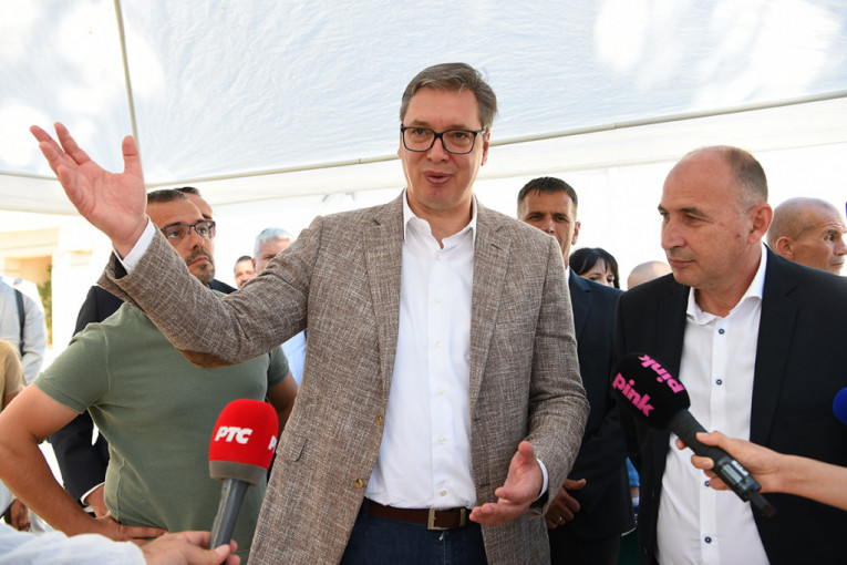 Predsednik Vučić ponovio da će ispuniti obećano privatnim preduzetnicima u Blacu