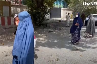 HERAT SE PRETVORIO U GRAD DUHOVA NAKON DOLASKA TALIBANA: Militanti ZABRANILI nošenje farmerica, a žene mogu da rade samo u BOLNICAMA!