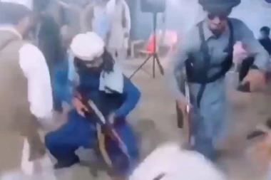 TALIBANI UPALI U AMERIČKI BAR, CEO SVET ZGROŽEN: Novi ŠOKANTNI snimak iz Avganistana (VIDEO)