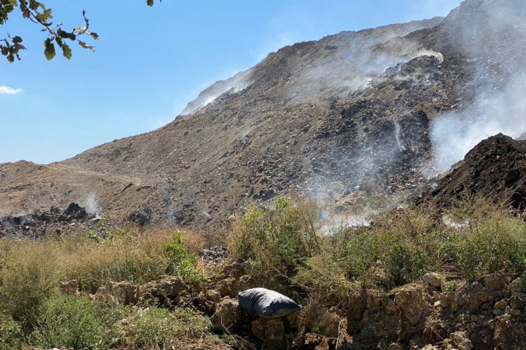 Deo koji je goreo zatrpavan je zemljom