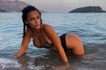 VRELA TIJANA EM NA PLAŽI MUŠKARCIMA DIGLA TEMPERATURU: Isplivale provokativne fotke žene od sultana sa plaže, nije za one sa slabim srcem! (FOTO)