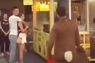 E, OVO JE RIJALITI: Putovao 2.500 km da iznenadi devojku, a kada je stigao... (VIDEO)