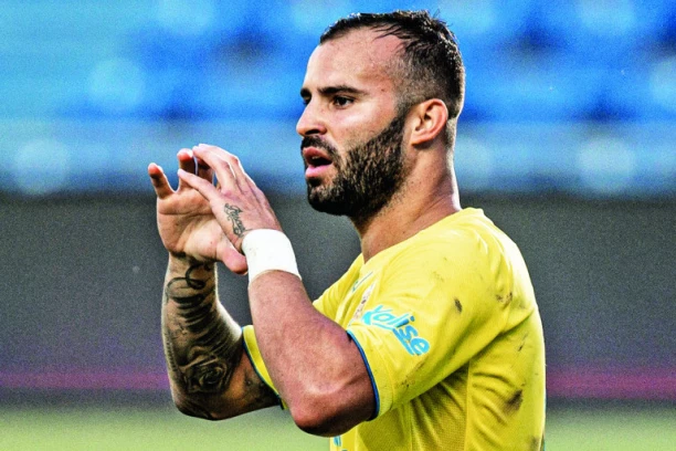 ČEKA ŠESTO DETE SA ČETVRTOM ŽENOM: Bivši fudbaler Real Madrida PRAVI VRTIĆ, da li će se skrasiti sa zgodnom plavušom? (FOTO)