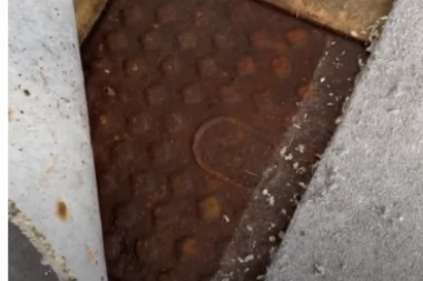 OVAJ MLADI PAR GODINAMA JE ŽIVEO U TEŠKOM SMRADU! Optuživali jedno drugo za ISPUŠTANJE GASOVA, a onda su u kući naleteli na UŽAS!