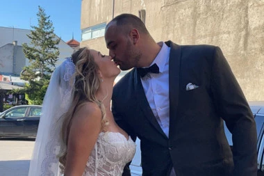 MLADENCI STIGLI NA VENČANJE: Alen blista od SREĆE, a Maja izgleda BOŽANSTVENO! (VIDEO)