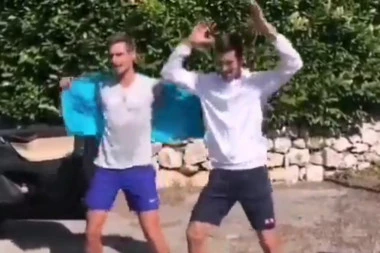 DO SADA NEOBJAVLJEN SNIMAK: Pogledajte kako BRAĆA ĐOKOVIĆ plešu uz mega hit (VIDEO)