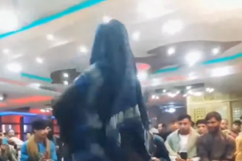 BAČA BAZI - MONSTRUOZNA "IGRA" U AVGANISTANU! Dečacima oblače žensku odeću, šminkaju ih, drogiraju i na kraju SILUJU