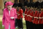 ELIZABETIN VOJNIK IGRAČKAMA ZA ODRASLE SILOVAO NOVE PRIPADNIKE! Skandal nad skandalima trese britansku kraljevsku porodicu!