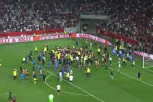 OPŠTI HAOS U FRANCUSKOJ: Fudbaleri hteli da se biju sa navijačima - trener hteo da PREBIJE IGRAČA (VIDEO)