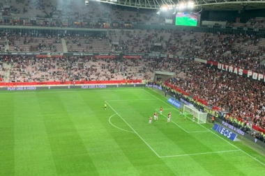OVO SVET JOŠ NIJE VIDEO: Igrači branili korner koji NIKO NE IZVODI! Apsurdan kraj drame u Francuskoj (FOTO)