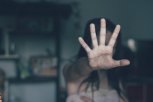 UŽAS KOJI JE POTRESAO MRKONJIĆ GRAD: Nasilnik dobio godinu dana zatvora zbog obljube devojčice (12)