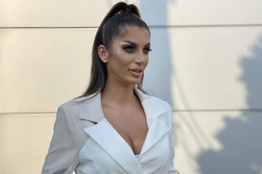 OVA ZADRUGARKA SE BAVI NAJSTARIJIM ZANATOM: Mima Šarac uzimala novac za usluge, isplivala istina na videlo! (VIDEO)