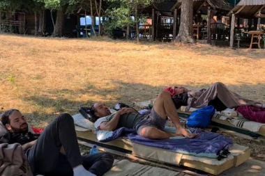 JUBILARNO TAKMIČENJE U LEŽANJU: Troje takmičara OBARAJU rekorde, na dušeku su već 78 sati! (VIDEO)