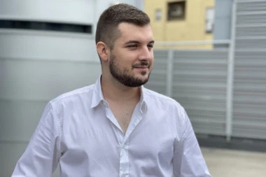 NOVA AFERA TRESE ZADRUGU 5: Nikola Grujić uhvaćen sa SVASTIKOM, kopijom Tare Simov!