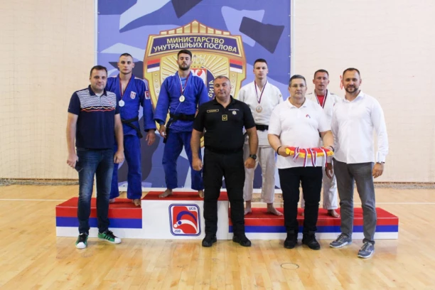 AKCIJA "SPORT U POLICIJI" U ZAVRŠNOJ FAZI: Pobednicima dodeljene medalje (FOTO)
