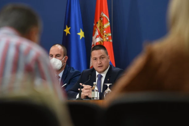 KAD I KAKO STARTUJE ŠKOLSKA GODINA?! Ministarstvo preseklo, ovo je odgovor na pitanje koje muči mnoge roditelje