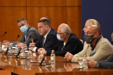 KRIZNI ŠTAB HITNO ZASEDA ZBOG PRVOG SLUČAJA OMIKRONA U SRBIJI! Evo kad će se održati sednica!