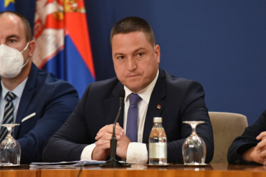 TREBA RADITI NA PREVENCIJI NASILJA: Ministar Ružić o novim merama u školama, potrebno "utegnuti" sistem!