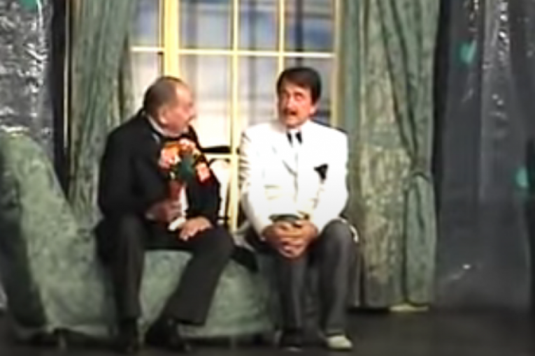 Milan Lane Gutović u predstavi ''Buba u uhu''