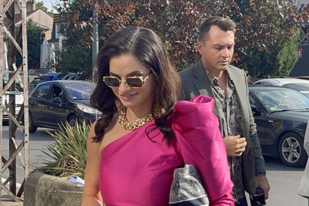 MARIJA KARAN NAPRAVILA SKANDAL NA SNIMANJU: Zbog SVAĐE se orio Beograd, glumica prekinula snimanje DINASTIJE! (FOTO)