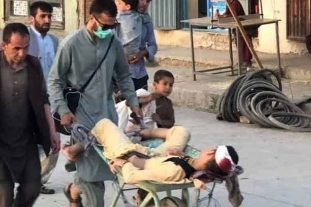 NE MOGU DA PREBROJE LEŠEVE MASAKRA NA KABULSKOM AERODROMU! Novi bilans žrtava je 170, ali mnoga TELA SU U KOMADIMA! (FOTO)