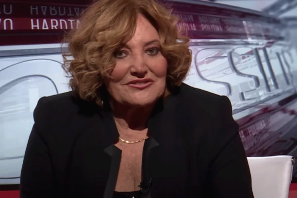 TEREZA KESOVIJA HITNO HOSPITALIZOVANA: Pevačica završila u bolnici, BOLOVI je razaraju! (FOTO)