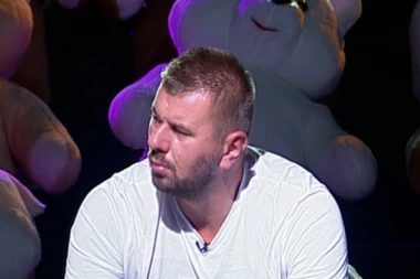 ISPLIVALA FOTKA IZ KREVETA MARKA JANJUŠEVIĆA I BIVŠE ŽENE ENE: Sve usnimljeno, SADA JE SVE JASNO, IPAK MU JE OPROSTILA PREVARU? (FOTO)