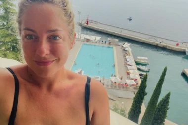 TAMAN ŠTO JE OBELODANJENA HRISTININA VEZA SA POZNATIM GLUMCEM VEĆ JE PUKLA TIKVA: Popovićeva uplovila u novu romansu, ISPLIVALA SLIKA KOJA SVE DOKAZUJE? (FOTO)