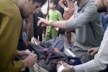 TERORISTIČKI NAPAD U KABULU! Stravična eksplozija u džamiji, IMA MRTVIH! (FOTO)