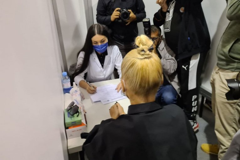 Nataša Bekvalac na vakcinaciji